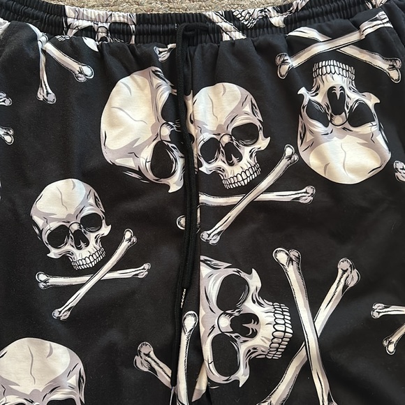 Skull and Crossbones Lounge Pants. Side Pockets, Cinch Waist and Gathered Ankles - Picture 2 of 5